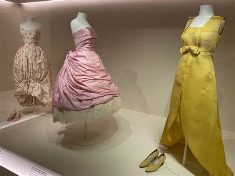 berlin ausstellung dior|How to Dior Christian Dior und seine Nachfolger*innen.